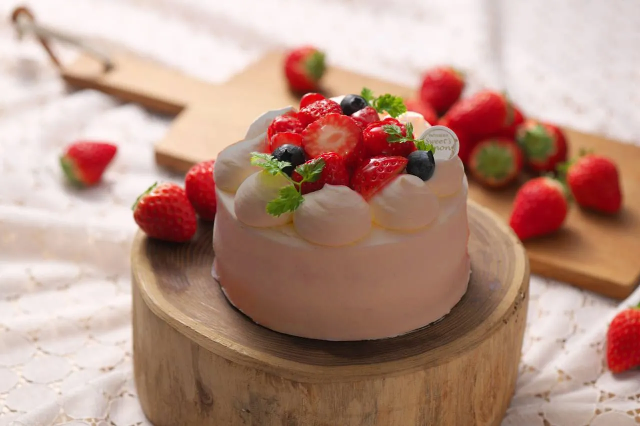 いちごのチョコデコレーションケーキ